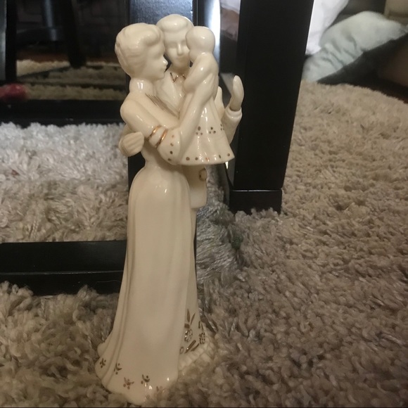 💥Host Pick💥Man, Woman & Child Figurine - Picture 2 of 5